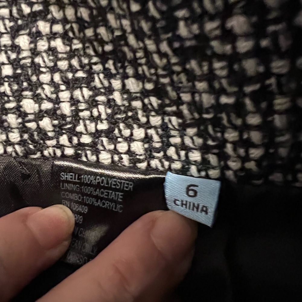 ANTONIO MELANI Black and White Textured Midi Skirt with lots of stretch. Size XS - Picture 4 of 4